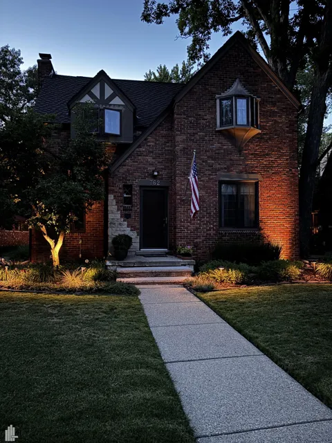 762 W Oakridge