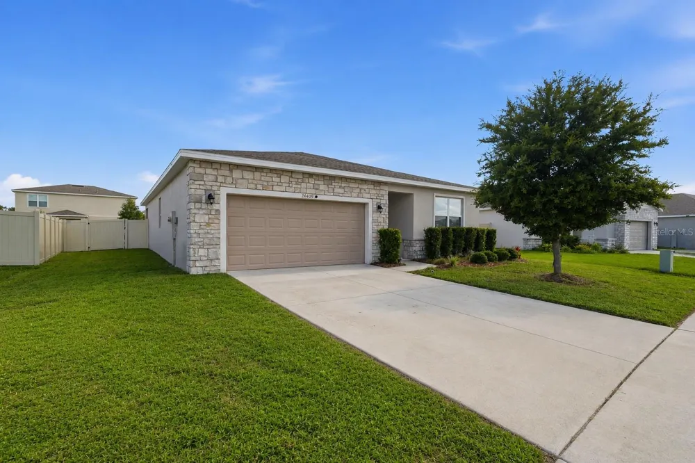 24409 SUNNYS HALO WAY Sorrento, FL 32776