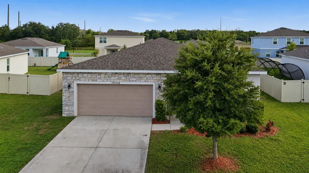 24409 SUNNYS HALO WAY Sorrento, FL 32776