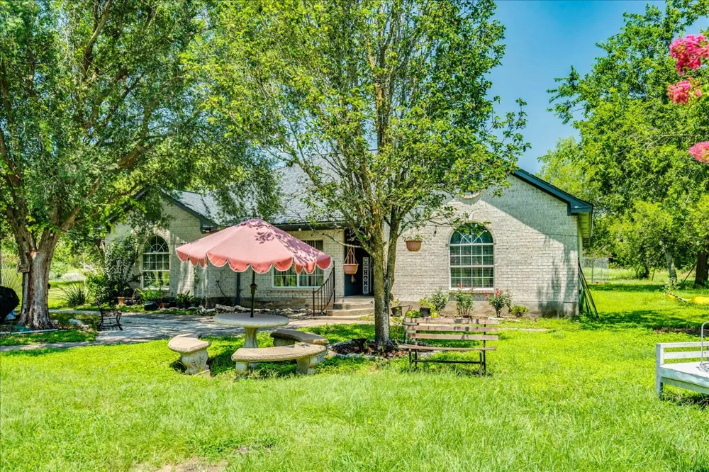 123 Crossroads Drive Dale, TX 78616