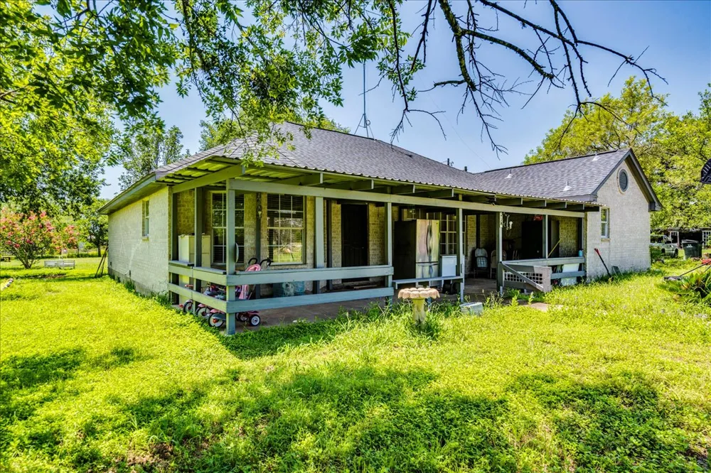 123 Crossroads Drive Dale, TX 78616
