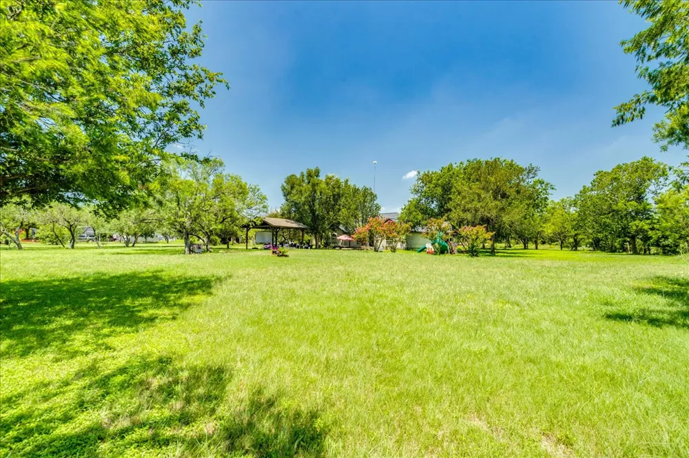 123 Crossroads Drive Dale, TX 78616