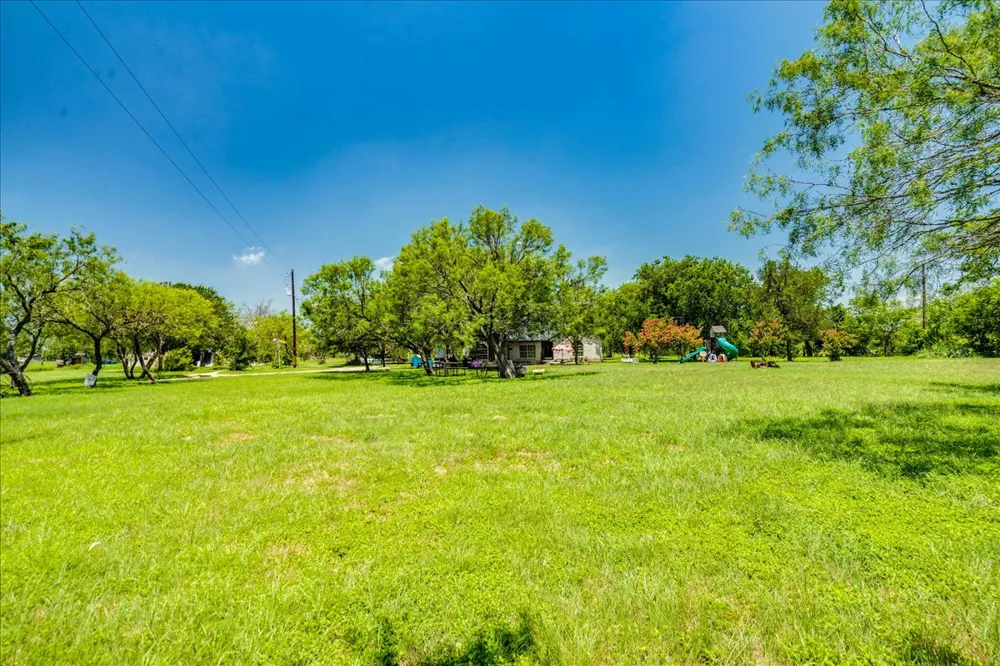 123 Crossroads Drive Dale, TX 78616