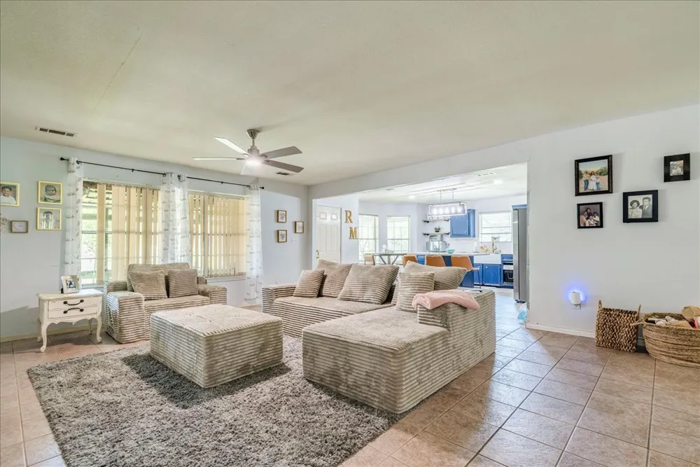 123 Crossroads Drive Dale, TX 78616