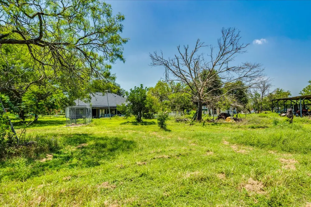 123 Crossroads Drive Dale, TX 78616