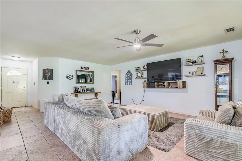 123 Crossroads Drive Dale, TX 78616
