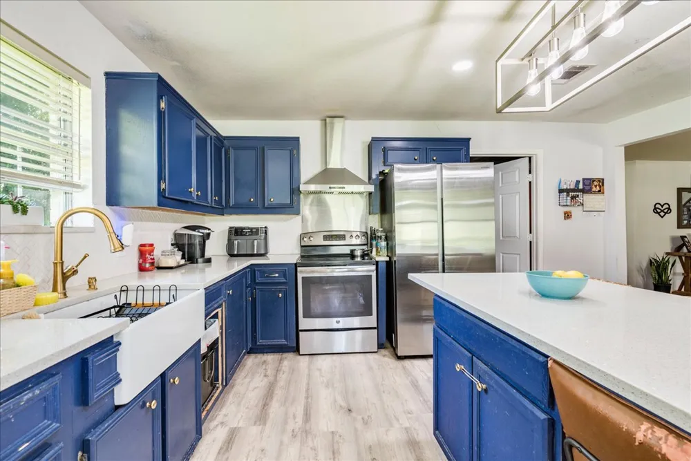 123 Crossroads Drive Dale, TX 78616