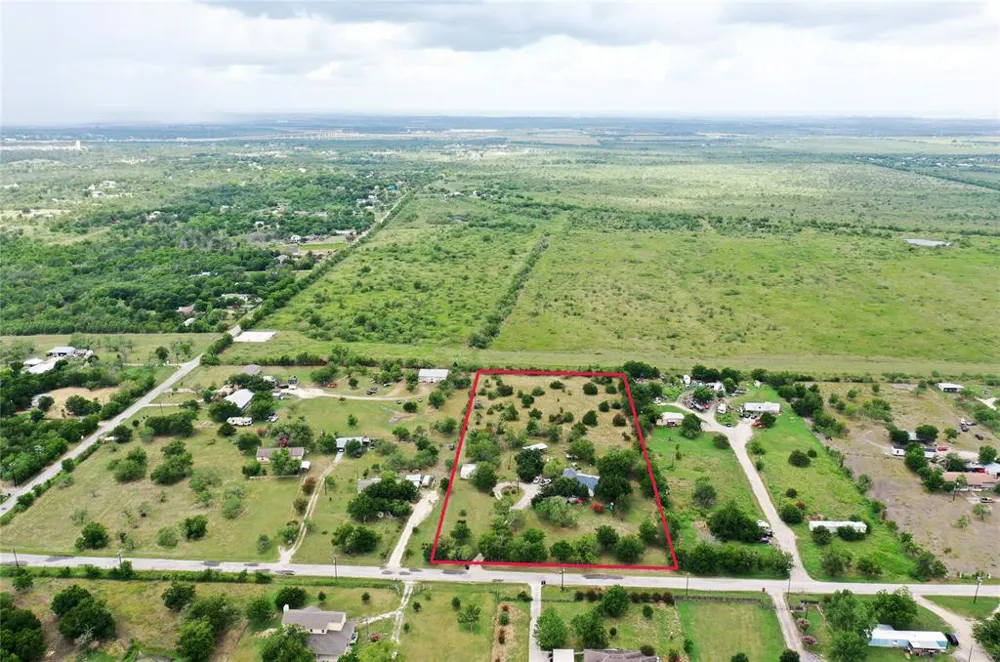 123 Crossroads Drive Dale, TX 78616