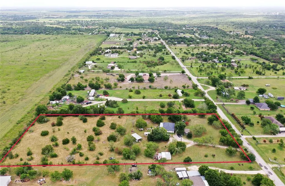 123 Crossroads Drive Dale, TX 78616