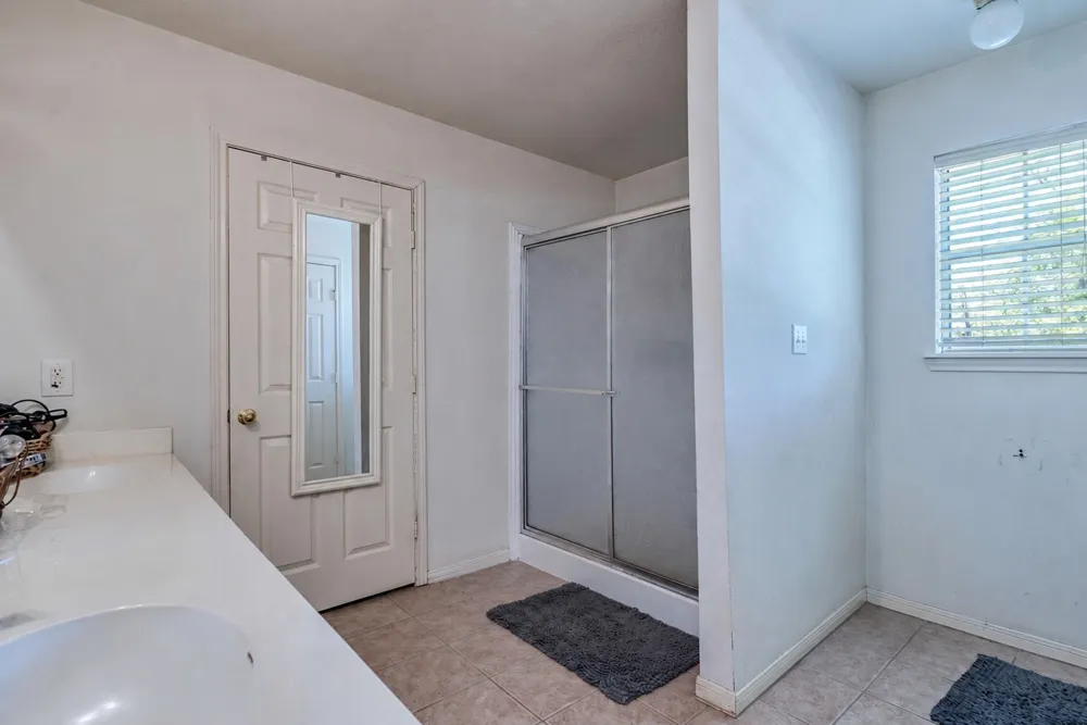 123 Crossroads Drive Dale, TX 78616