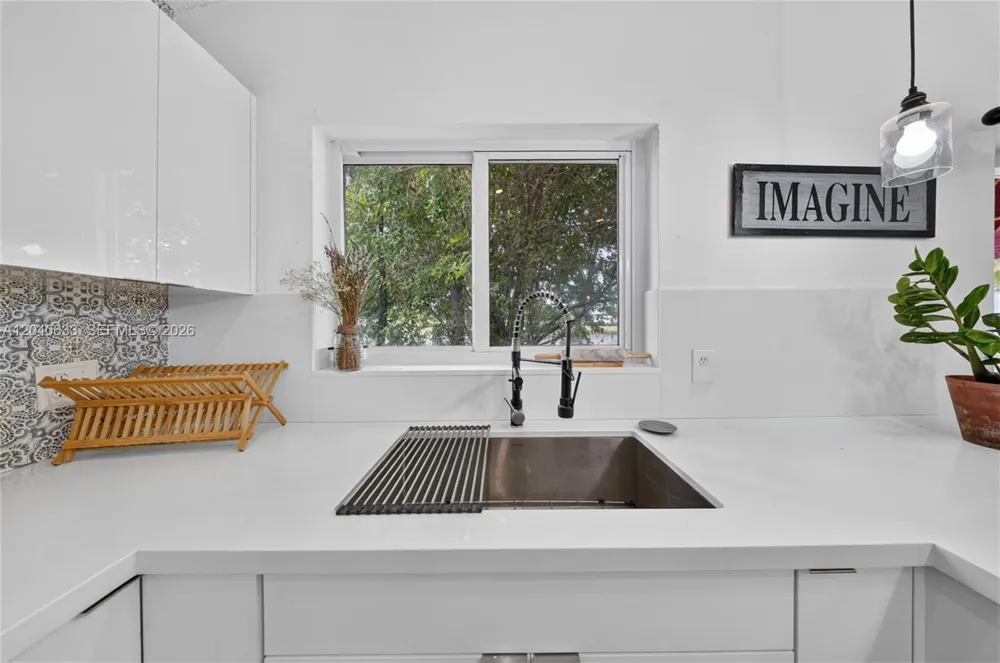 15307 SW 52nd Ter Miami, FL 33185