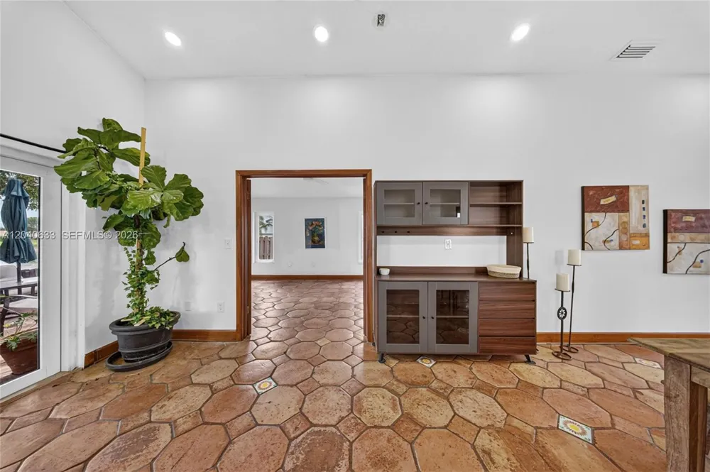 15307 SW 52nd Ter Miami, FL 33185