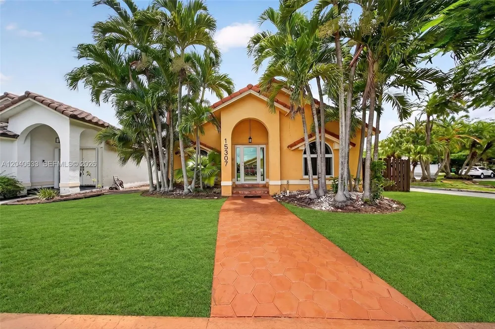 15307 SW 52nd Ter Miami, FL 33185