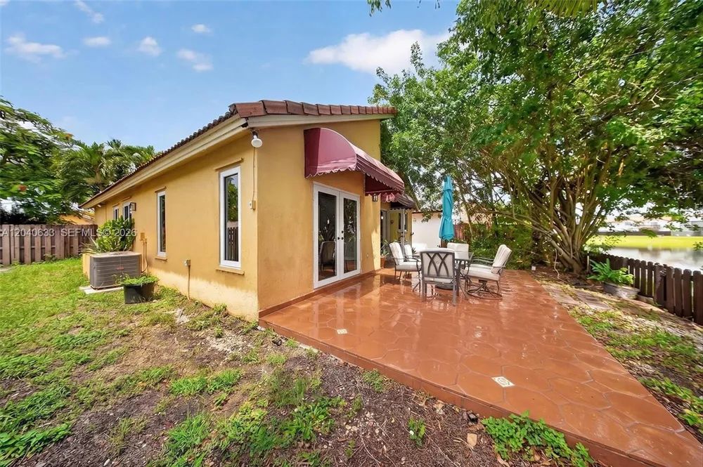 15307 SW 52nd Ter Miami, FL 33185