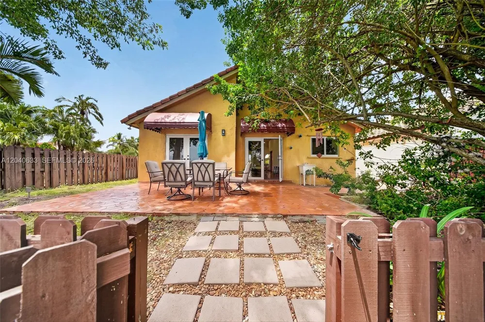 15307 SW 52nd Ter Miami, FL 33185