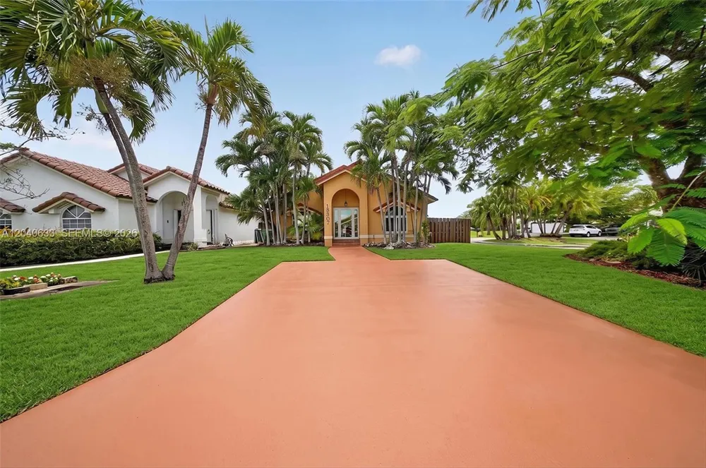 15307 SW 52nd Ter Miami, FL 33185