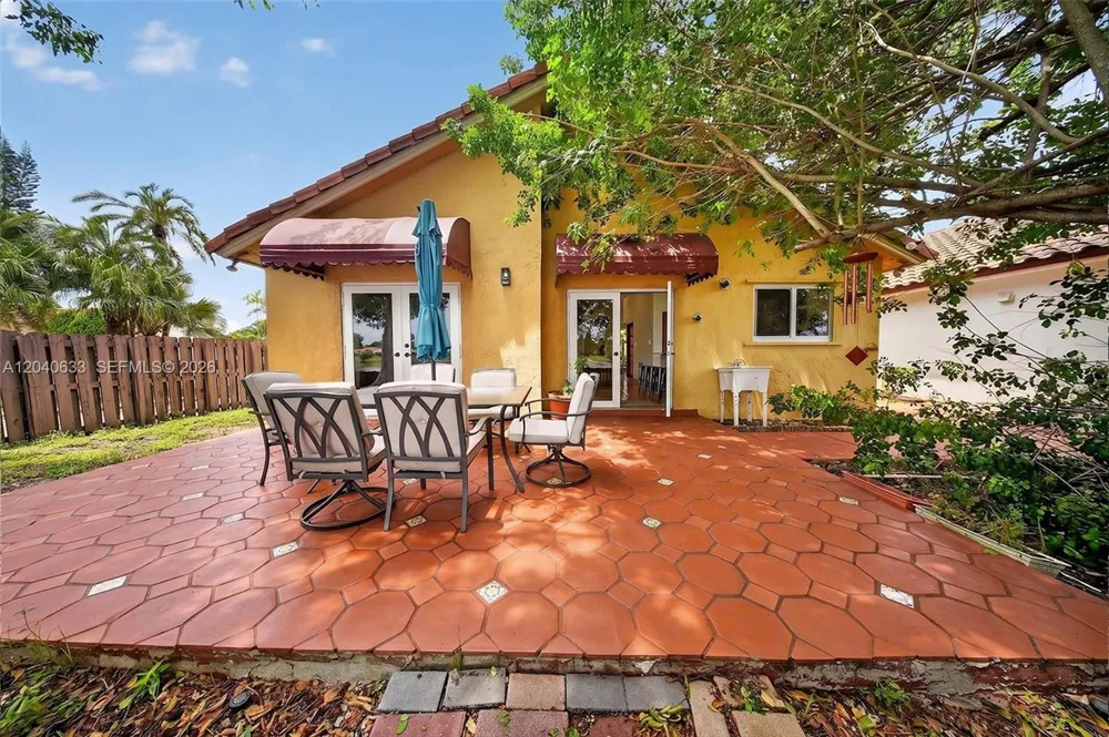15307 SW 52nd Ter Miami, FL 33185