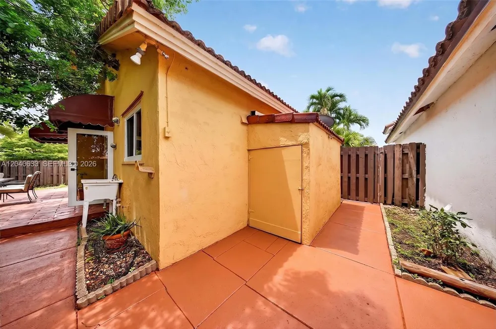15307 SW 52nd Ter Miami, FL 33185