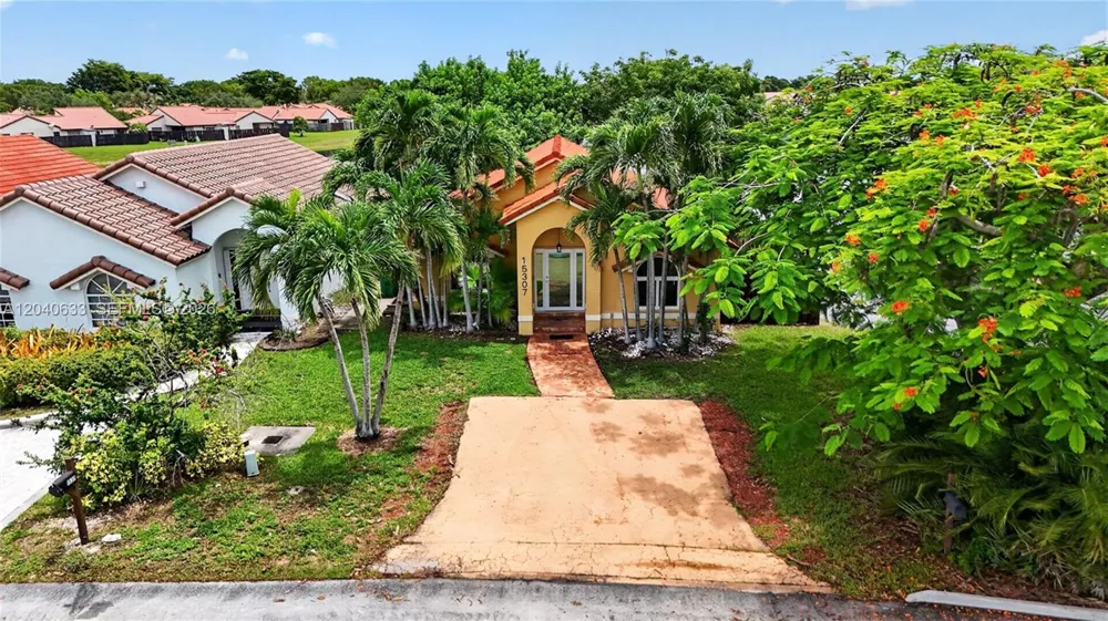 15307 SW 52nd Ter Miami, FL 33185