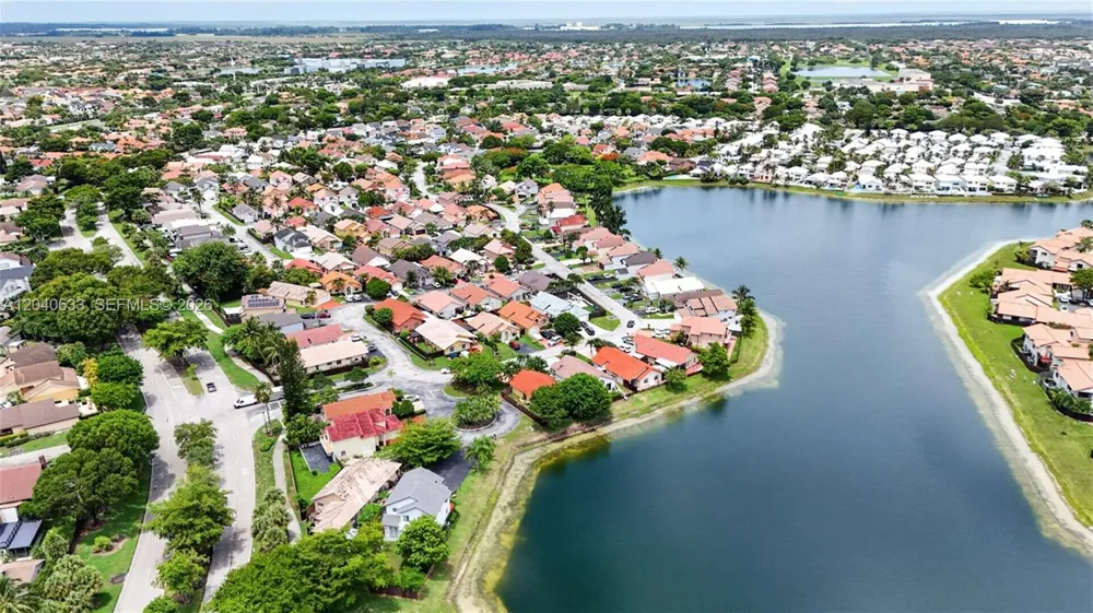 15307 SW 52nd Ter Miami, FL 33185
