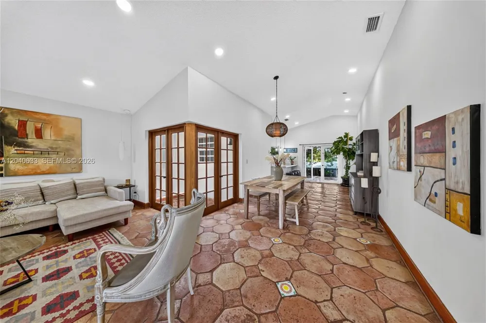 15307 SW 52nd Ter Miami, FL 33185