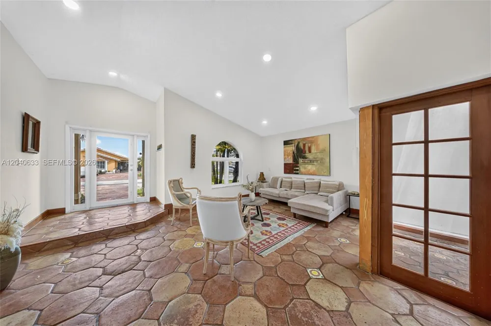 15307 SW 52nd Ter Miami, FL 33185
