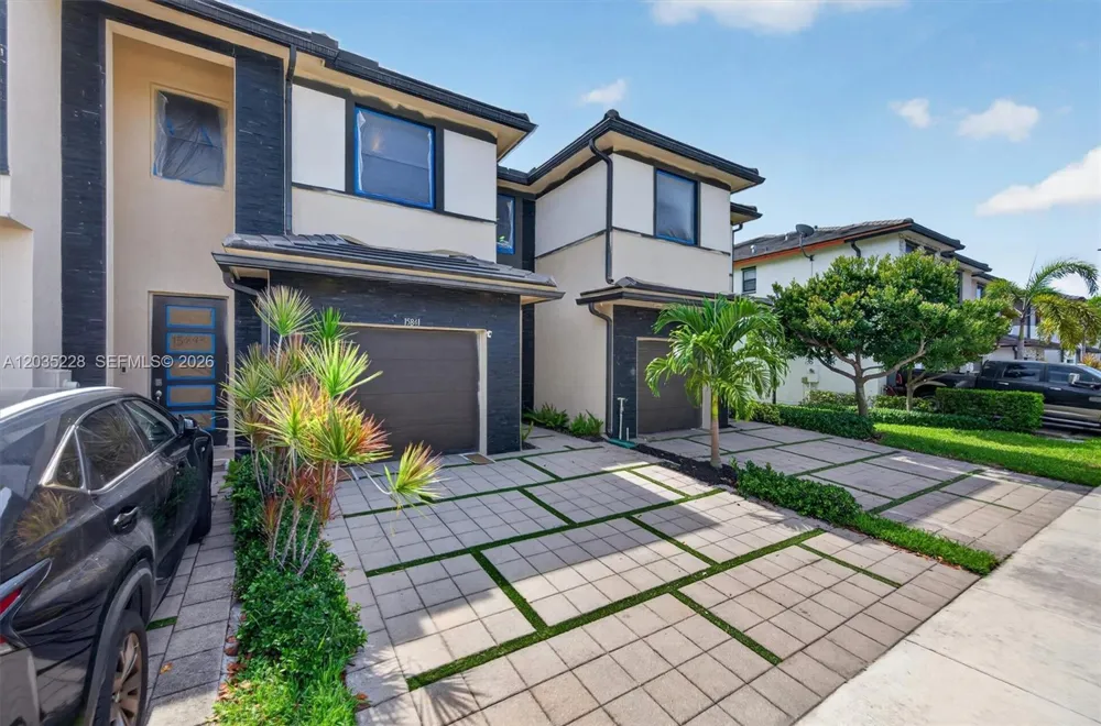 15841 NW 91st Ct Miami Lakes, FL 33018