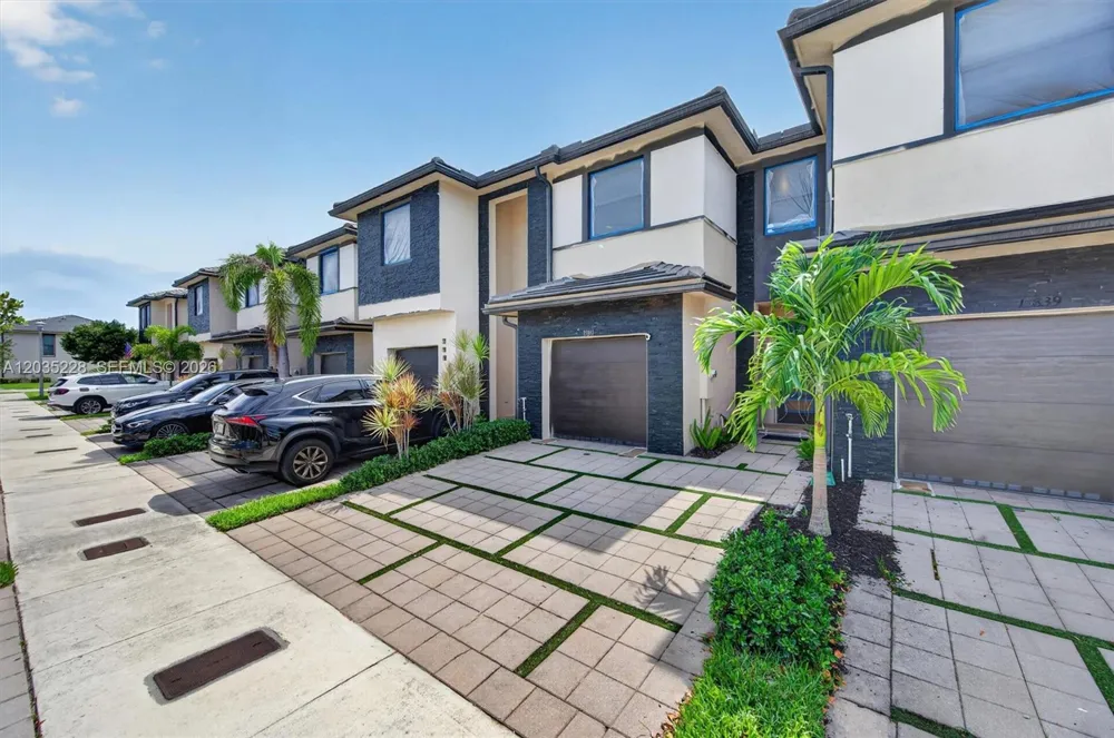 15841 NW 91st Ct Miami Lakes, FL 33018