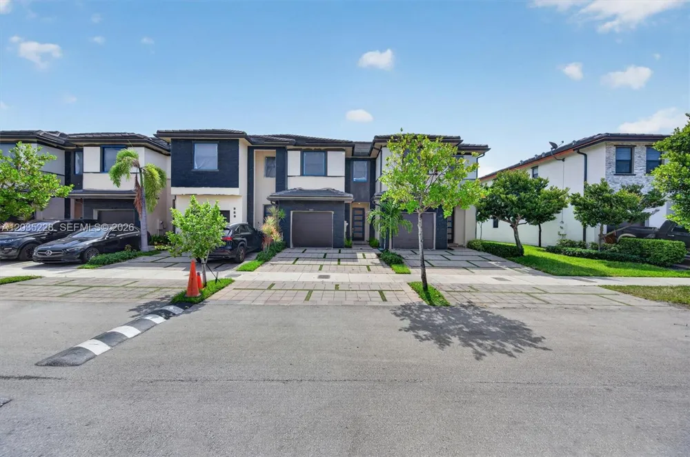 15841 NW 91st Ct Miami Lakes, FL 33018