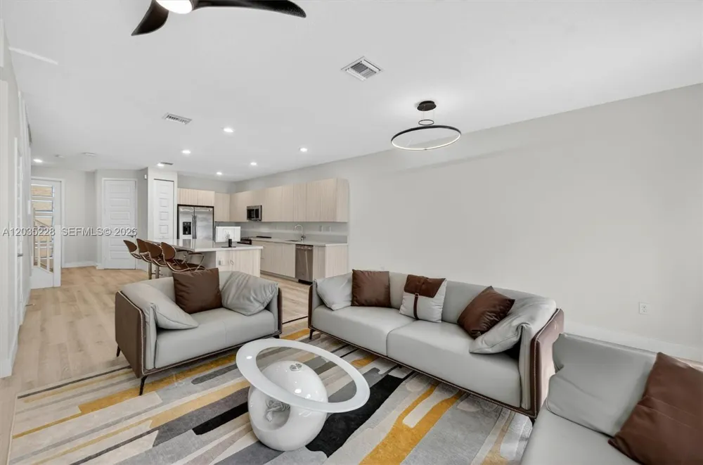 15841 NW 91st Ct Miami Lakes, FL 33018