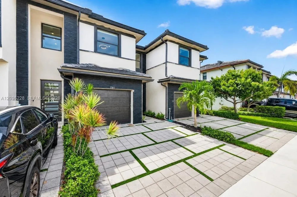 15841 NW 91st Ct Miami Lakes, FL 33018