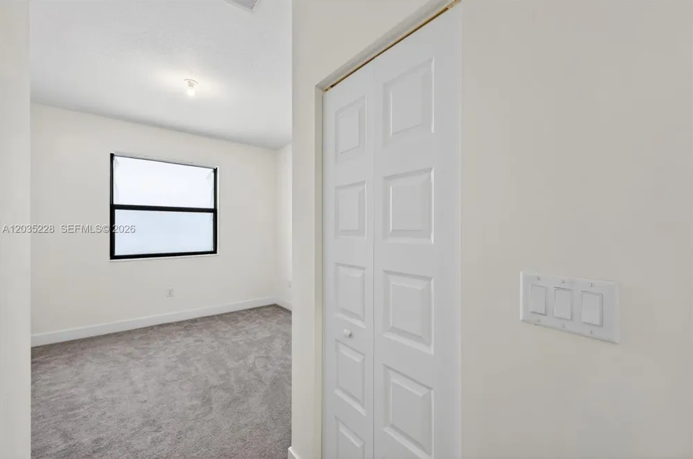 15841 NW 91st Ct Miami Lakes, FL 33018