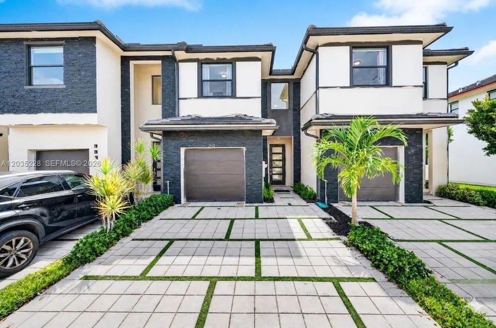 15841 NW 91st Ct Miami Lakes, FL 33018