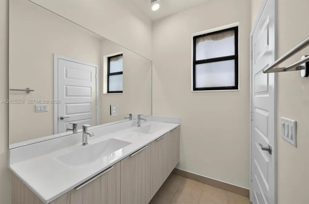 15841 NW 91st Ct Miami Lakes, FL 33018