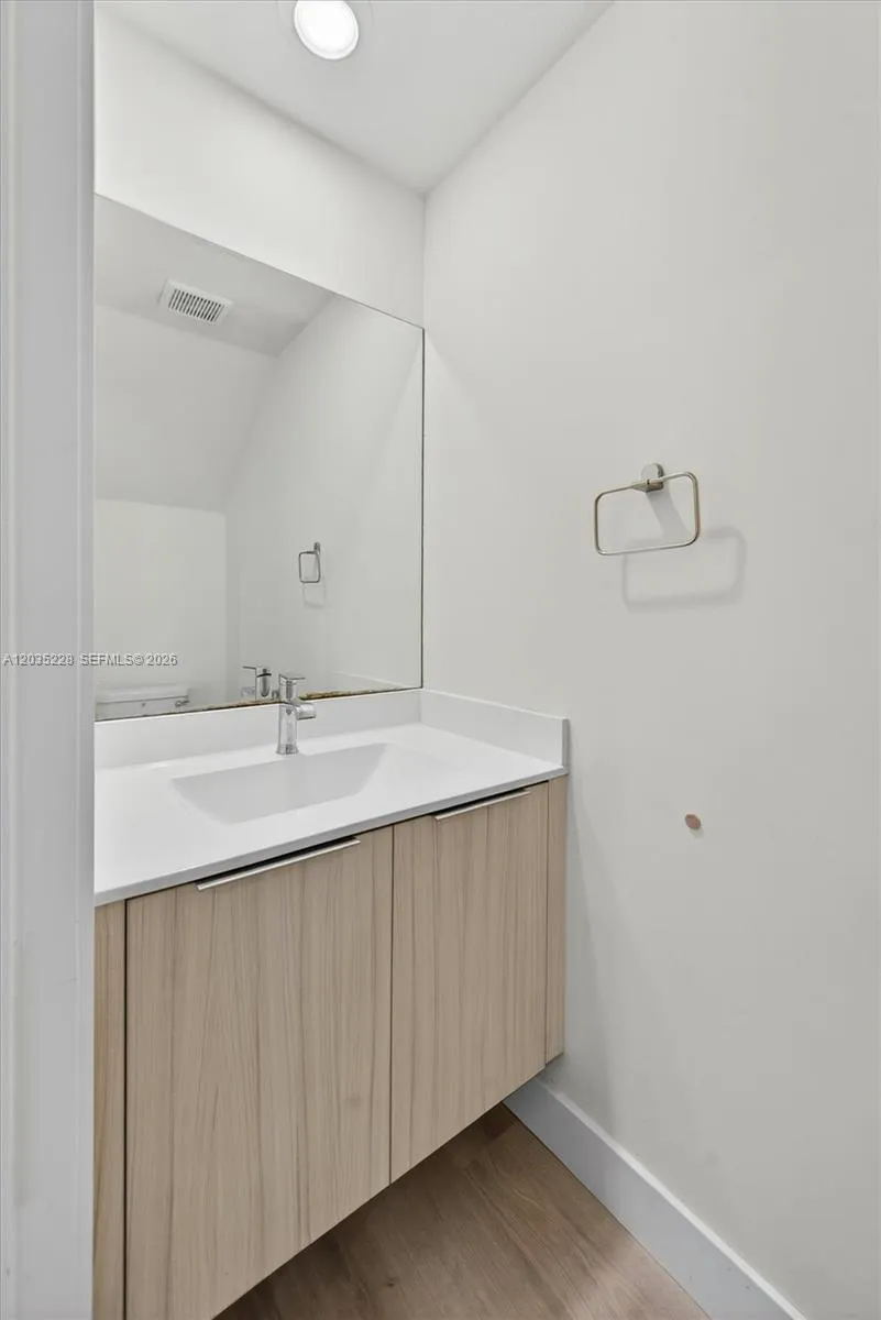 15841 NW 91st Ct Miami Lakes, FL 33018