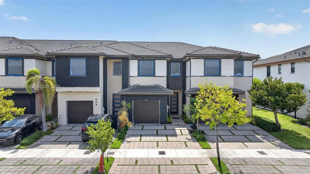 15841 NW 91st Ct Miami Lakes, FL 33018