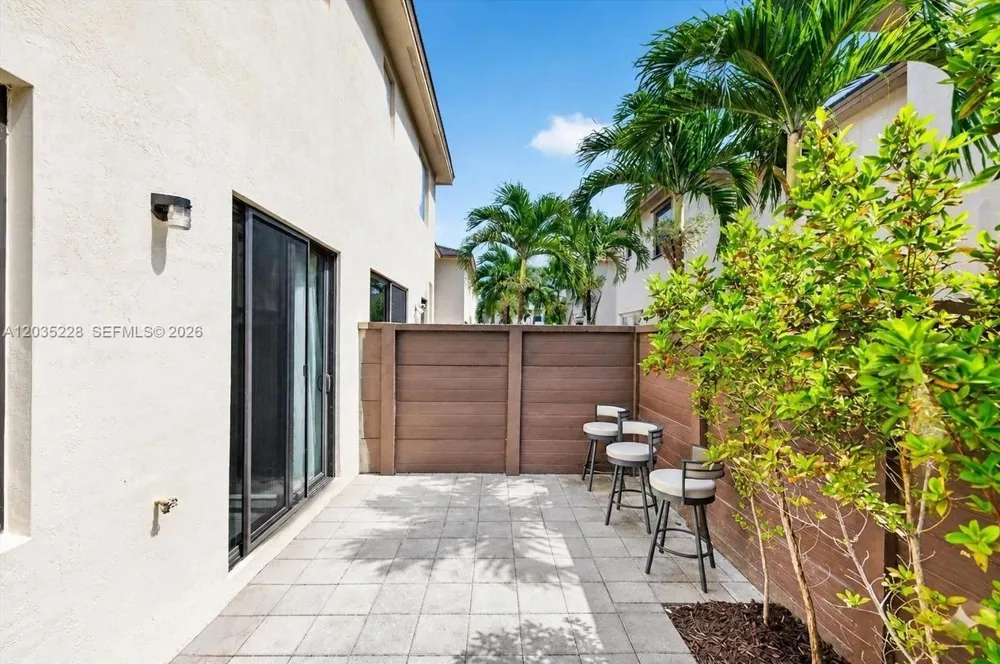 15841 NW 91st Ct Miami Lakes, FL 33018
