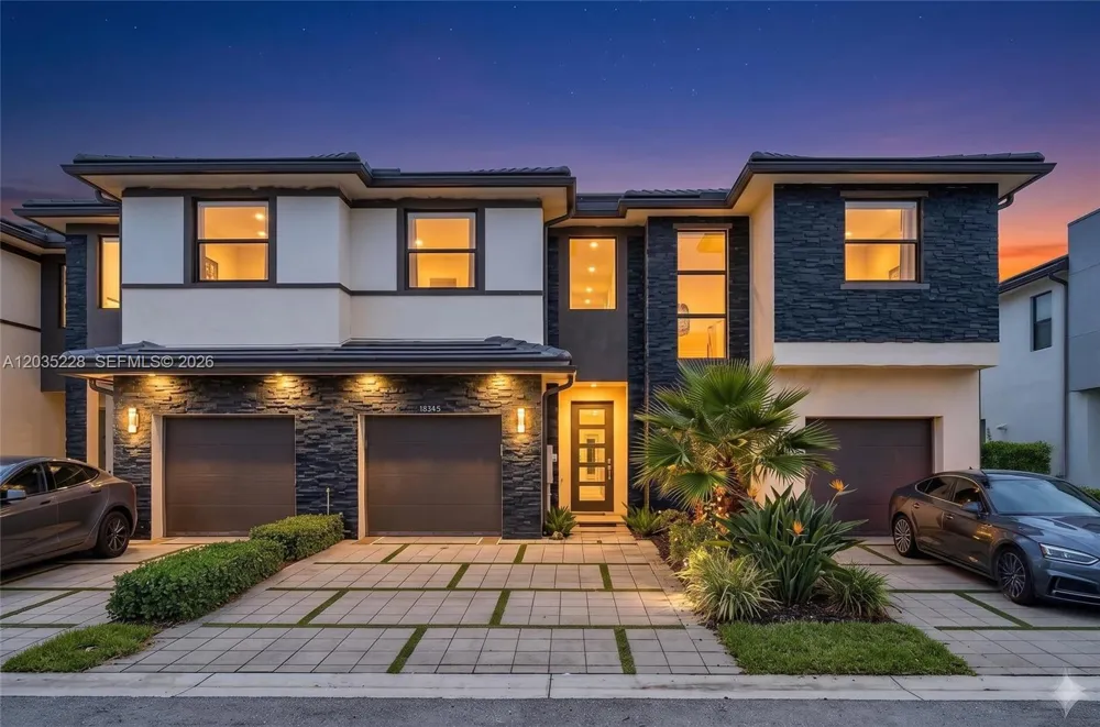 15841 NW 91st Ct Miami Lakes, FL 33018