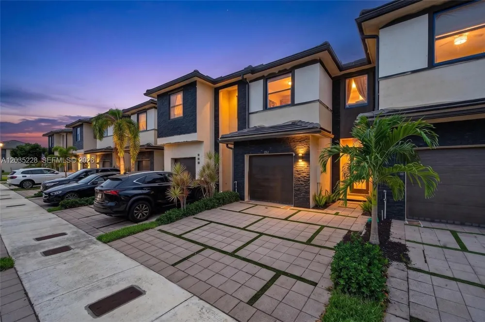 15841 NW 91st Ct Miami Lakes, FL 33018