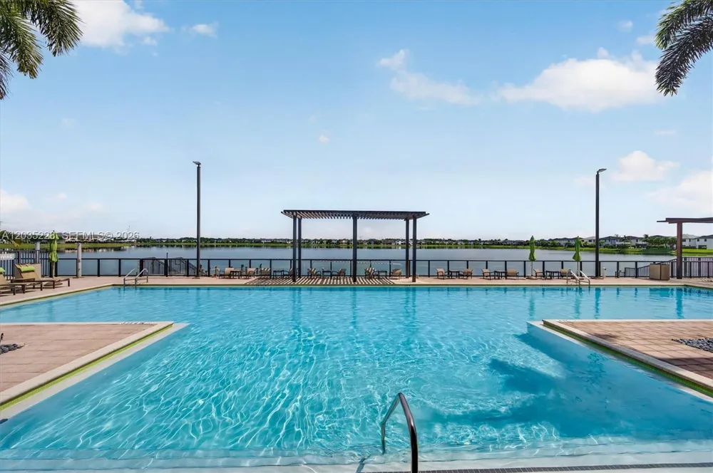 15841 NW 91st Ct Miami Lakes, FL 33018