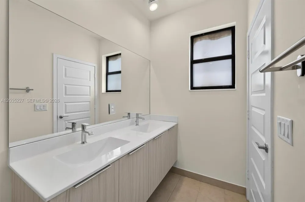 15841 NW 91st Ct Miami Lakes, FL 33018