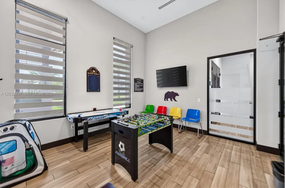 15841 NW 91st Ct Miami Lakes, FL 33018