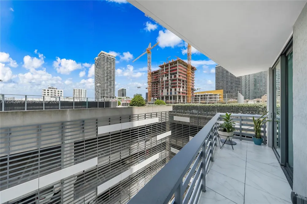 460 NE 28th St #701 Miami, FL 33137