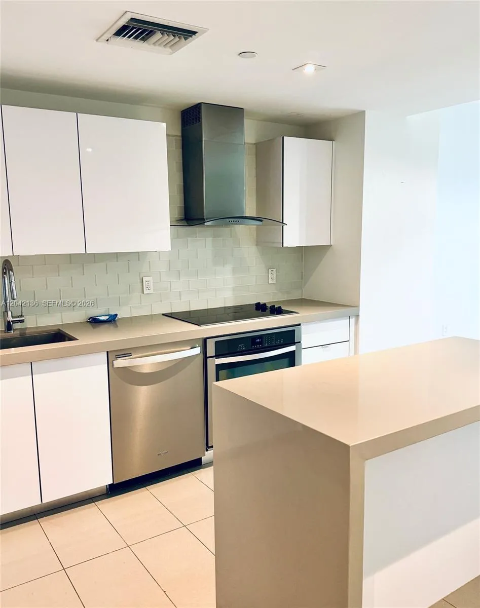 1600 NE 1 #1915 Miami, FL 33132