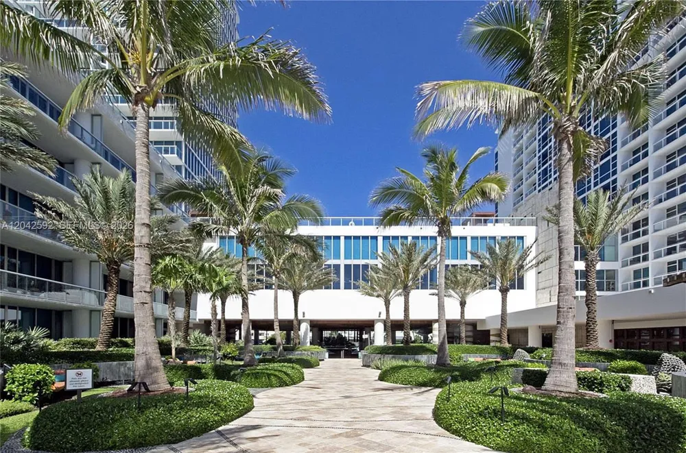 6801 Collins Ave #1101 Miami Beach, FL 33141