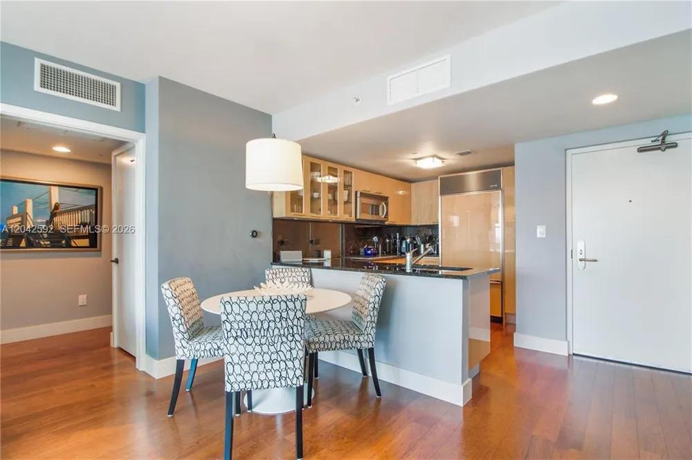 6801 Collins Ave #1101 Miami Beach, FL 33141