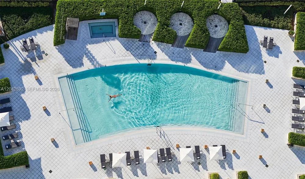 6801 Collins Ave #1101 Miami Beach, FL 33141