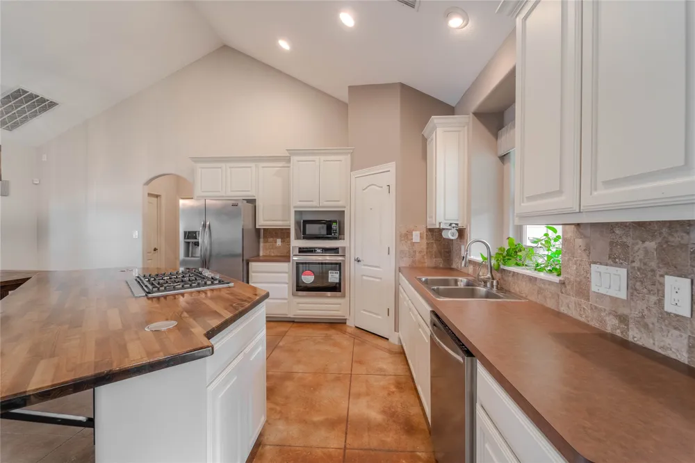 19013 Venture Drive Point Venture, TX 78645