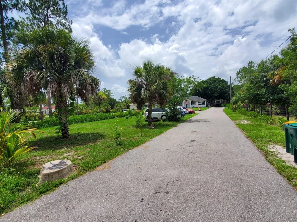 2830 NE 4th Ave Naples, FL 34120