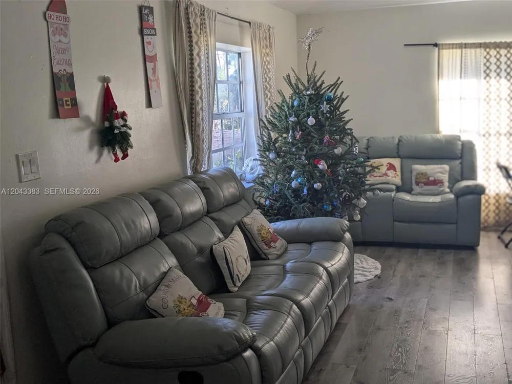 2830 NE 4th Ave Naples, FL 34120